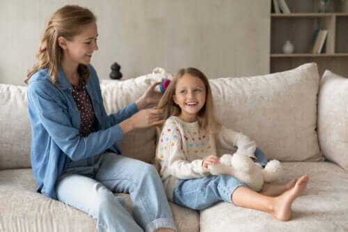 Astuces pour démêler les cheveux de votre fille