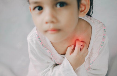 La teigne chez les bébés et les enfants : symptômes, causes et traitement