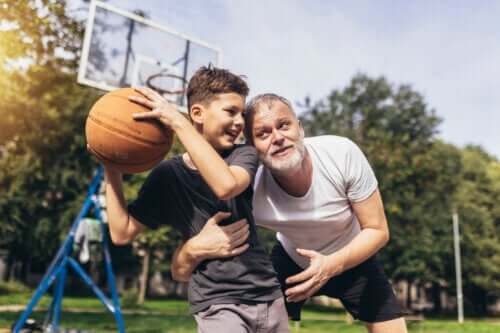 Dois-je laisser mon enfant gagner quand je joue avec lui ?