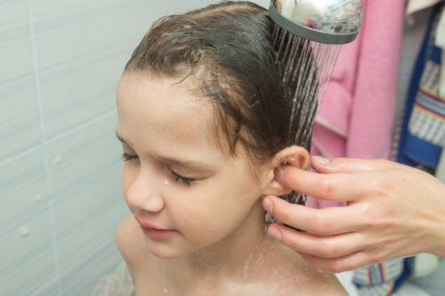 Astuces pour apprendre aux enfants à se nettoyer les oreilles