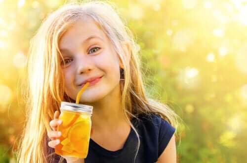 Les jus de fruits et les dents des enfants