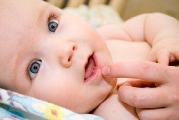 8 conseils pour prendre soin de la bouche de bébé