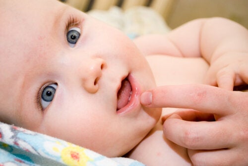 8 conseils pour prendre soin de la bouche de bébé