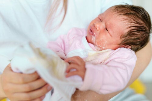 Vomissements chez les bébés : quand s'inquiéter