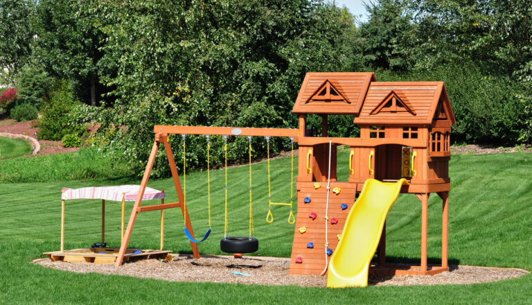 4 recommandations pour réaliser une aire de jeux pour enfants dans votre jardin