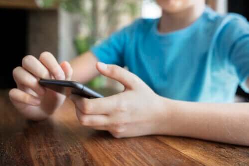 Le danger du téléchargement des applications pour les enfants