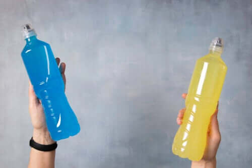 Comment les boissons sportives peuvent endommager les dents de votre enfant