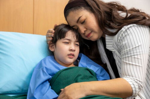 La présence des parents au bloc opératoire réduit le stress et l'anxiété chez les enfants