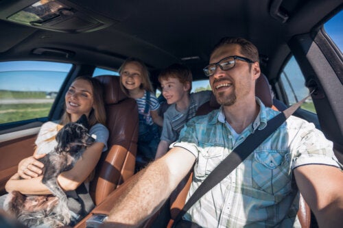 Comment économiser de l'essence lors des trajets en voiture en famille?