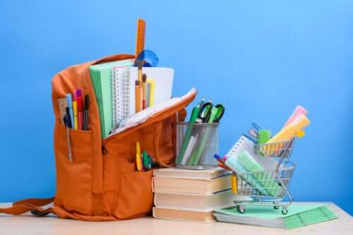 concept d'achat de fournitures scolaires à l'école