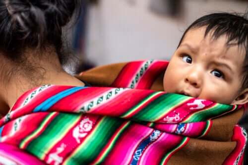 chola femme maman bébé bébé latino-américain