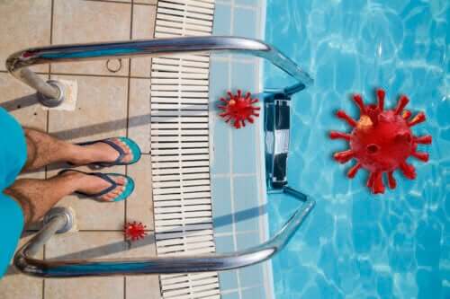 piscine d'eau de virus pieds homme avec tongs concept hygiène infections de transmission