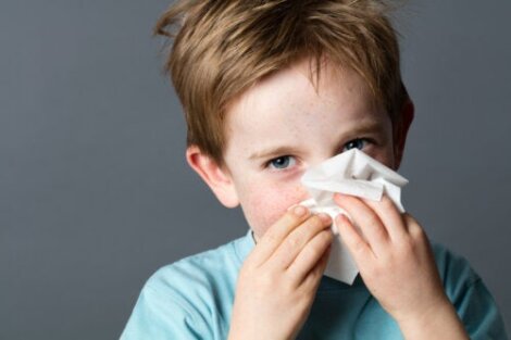 10 conseils pour contrôler l'allergie à la poussière de vos enfants