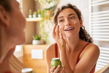 Cosmétiques pour prendre soin de votre peau pendant le post-partum