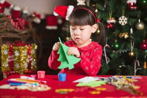 artisanat fille chapeau de noël arbre