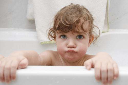 Dois-je m'inquiéter si mon enfant ne parle toujours pas ?