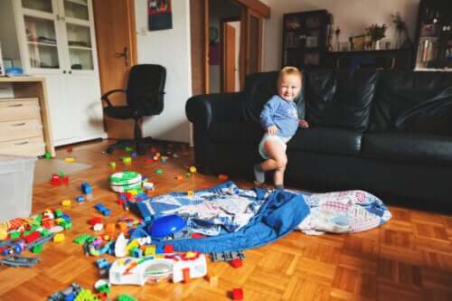 Bonheur caché dans le désordre de la maison