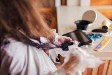 Que dois-je faire si mon fils ou ma fille veut se teindre les cheveux ?