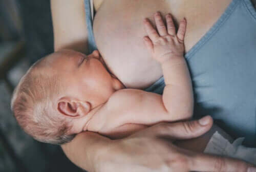 L'allaitement maternel améliore le développement du cerveau chez les bébés.