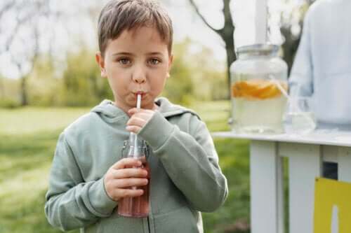 L'eau gazeuse est bonne pour les enfants