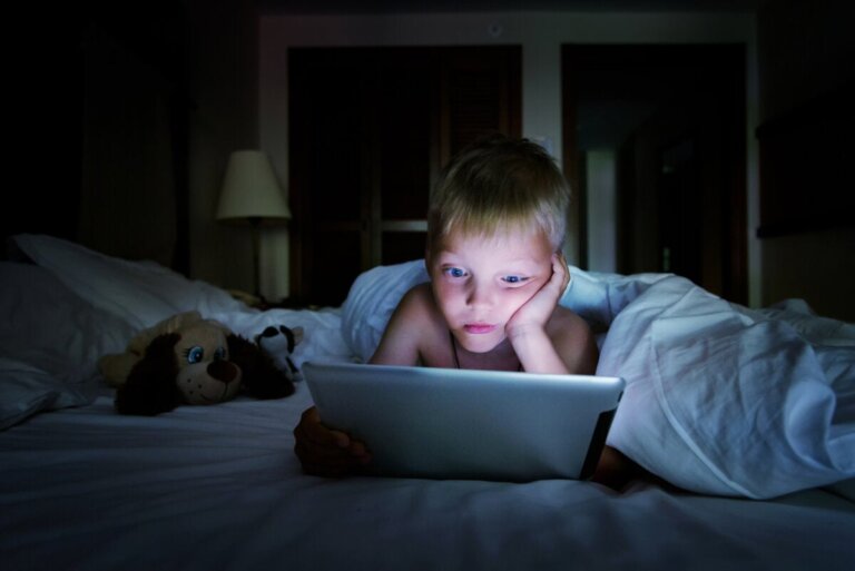 Dommages cutanés chez les enfants dus aux écrans numériques