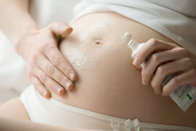 Comment agissent les crèmes anti-vergetures sur le corps des femmes enceintes ?