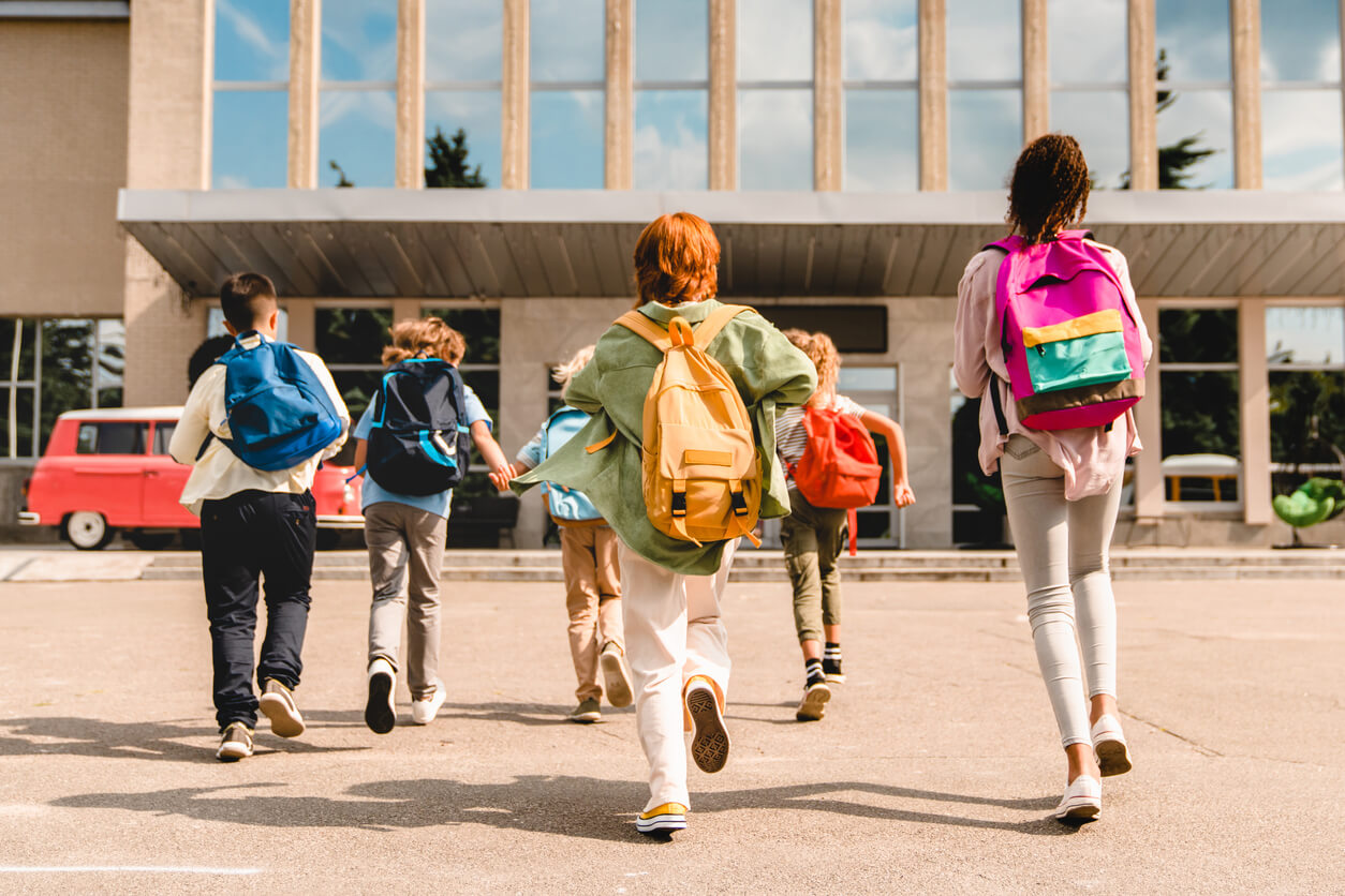 enfants à la rentrée scolaire