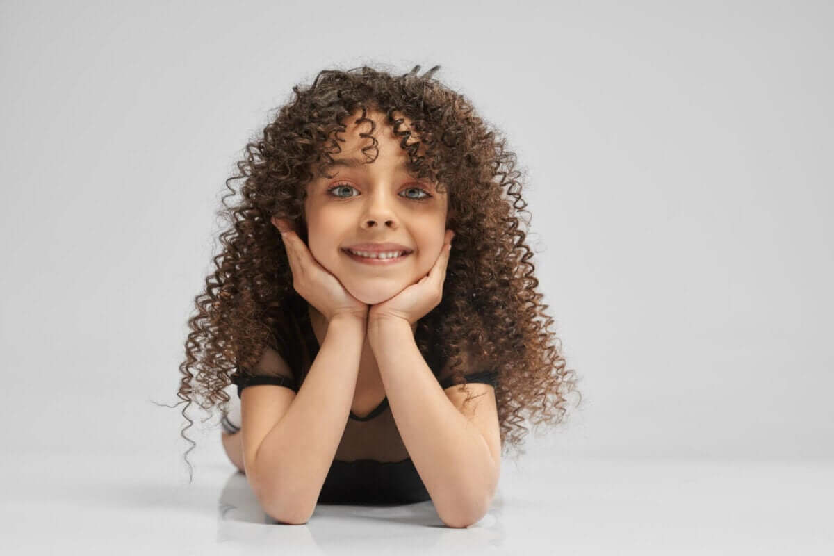Comment prendre soin des cheveux bouclés des enfants ?
