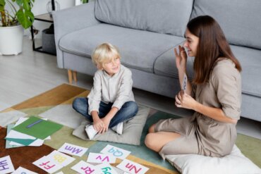 Boîte à résonance Montessori : apprentissage des phonèmes