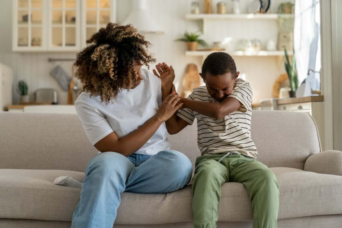 Mon enfant me frappe : que dois-je faire?