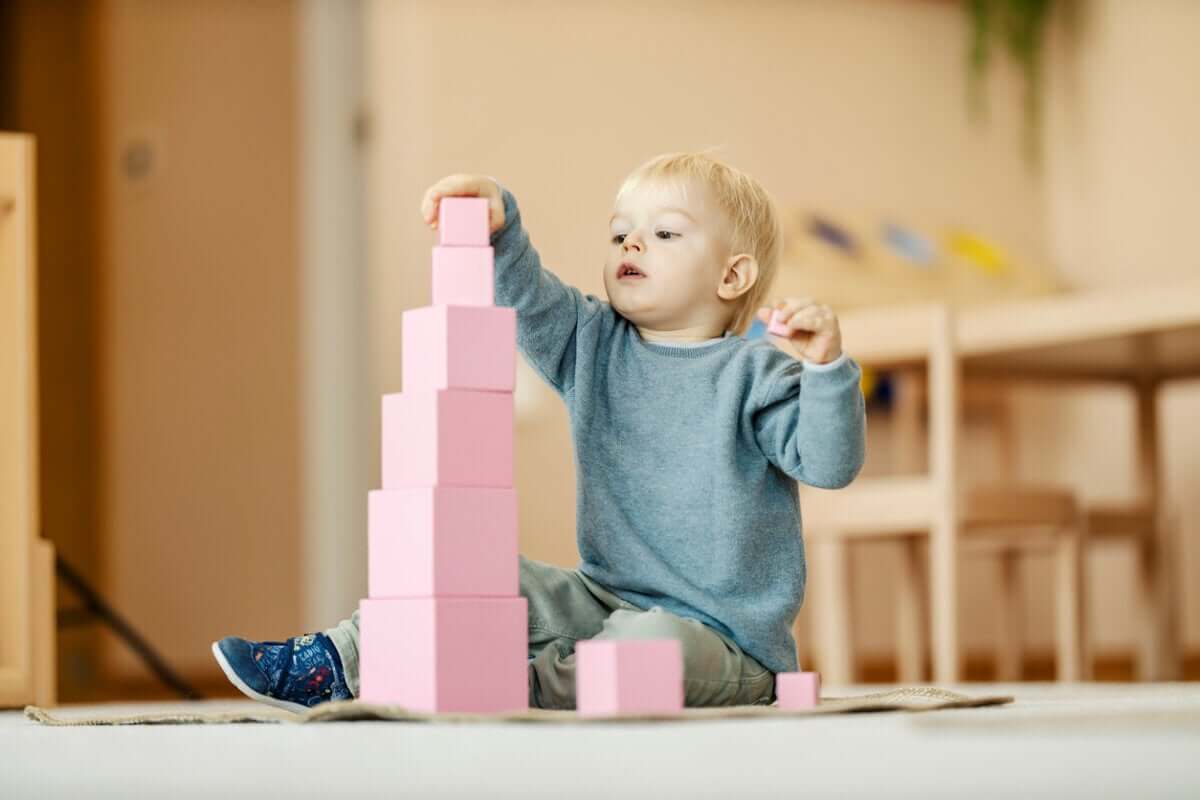 Qu'est-ce que la tour rose Montessori