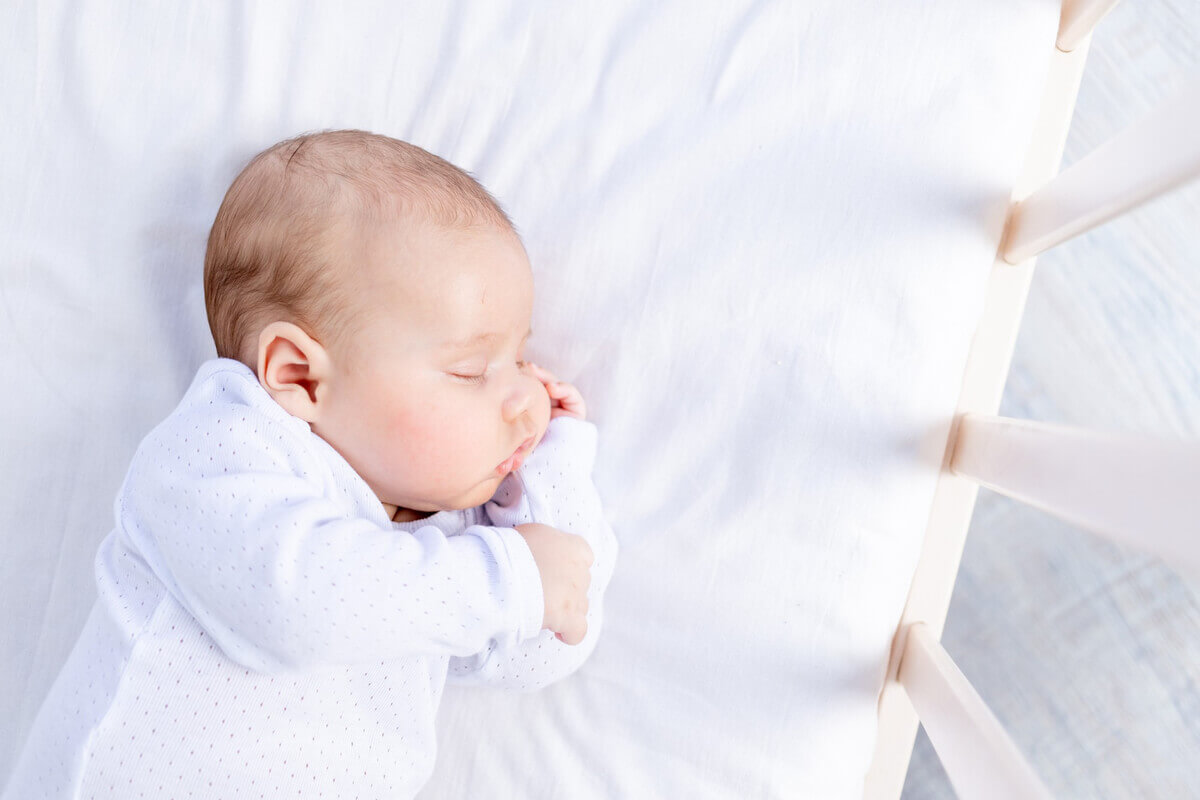 Comment faire dormir mon bébé dans son berceau ?