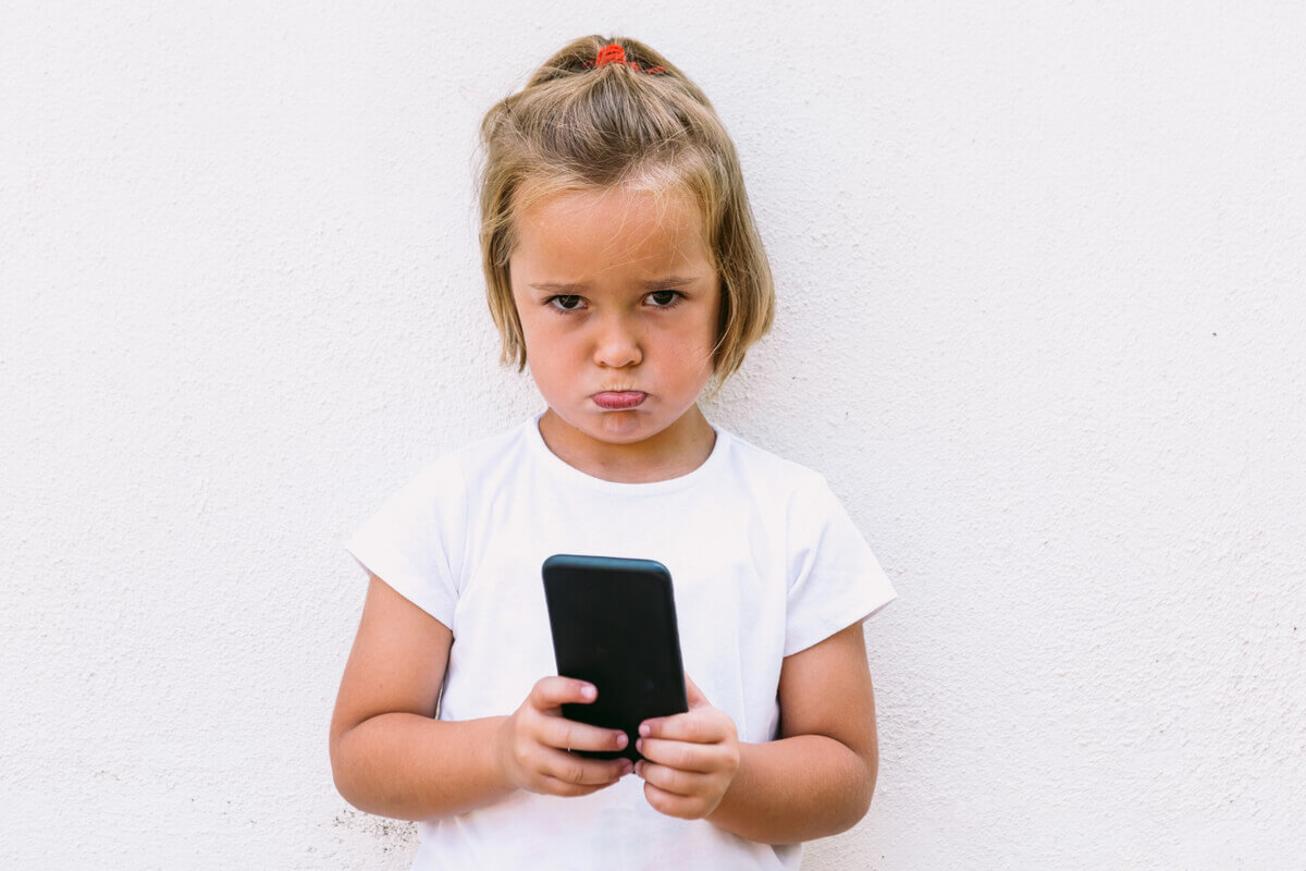 Retirer le téléphone portable de mon enfant en guise de punition ?